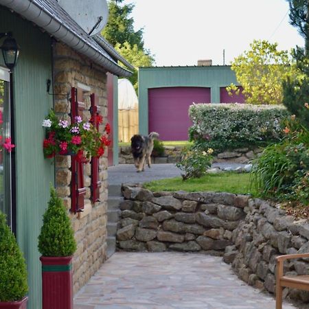 La Pichonniere Bed & Breakfast Isigny-le-Buat Exterior foto
