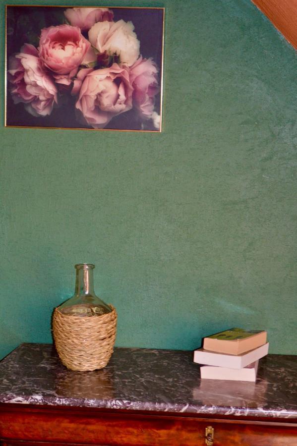 La Pichonniere Bed & Breakfast Isigny-le-Buat Exterior foto