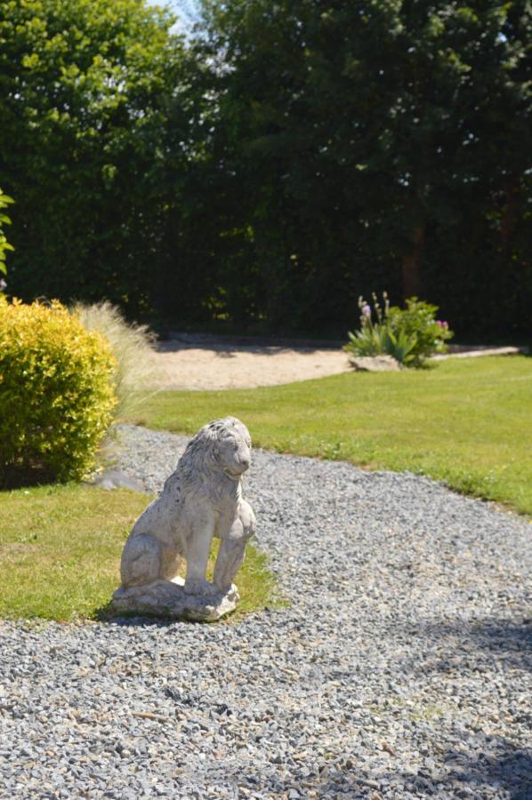 La Pichonniere Bed & Breakfast Isigny-le-Buat Exterior foto